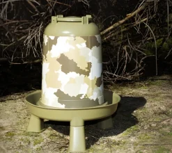 Bebedero camuflaje con patas
